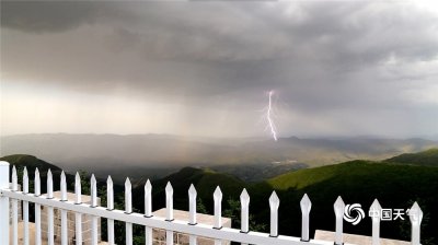 ​惊艳！一组图带你看遍各种形态的闪电