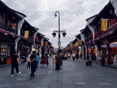 ​到杭州旅游，哪些美食街绝对不能错过？