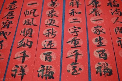 ​春联到底怎么贴？一图看懂传统规矩与现代简化法