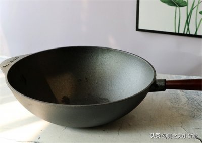 ​铸铁锅怎么开锅？拿到别急着用，教你开锅，锅不粘寿命也长
