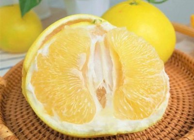 ​柚子怎么挑？记住3个挑选方法，买柚子不困难，皮薄肉多甜度高