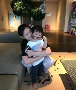 ​大S微博晒感慨：过往痛苦缠绕心头，无法逃避的过错阴霾引发共鸣