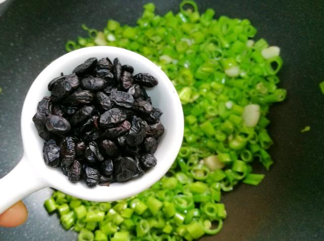 怎样炒空心菜才好吃又简单(秋天要多吃空心菜)(10)