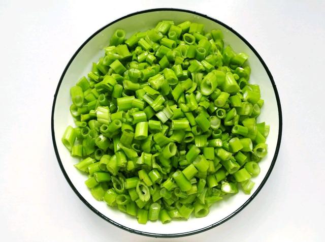 怎样炒空心菜才好吃又简单(秋天要多吃空心菜)(5)