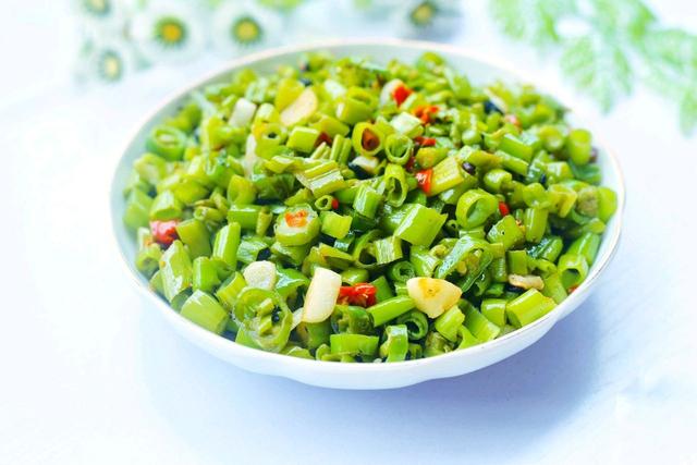 怎样炒空心菜才好吃又简单(秋天要多吃空心菜)(2)