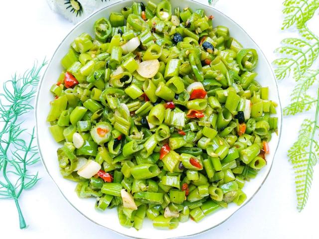 怎样炒空心菜才好吃又简单(秋天要多吃空心菜)(13)