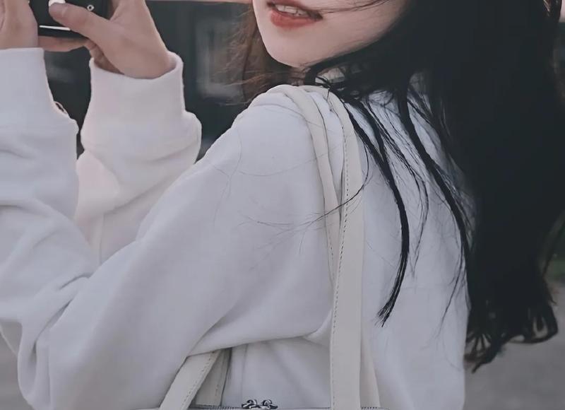 同事间暧昧有哪些表现 同事间暧昧有哪些表现