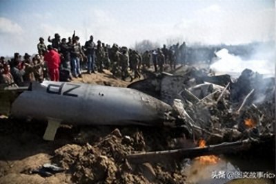 ​印度军队在克什米尔地区与叛乱分子激烈交火，五人不幸阵亡