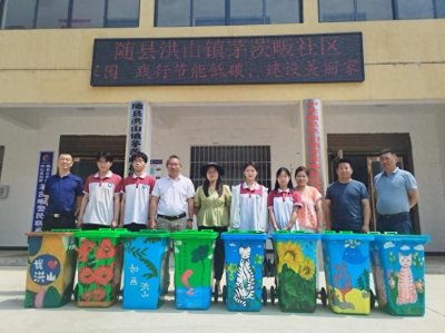 ​随县二中巧用画笔扮靓乡村