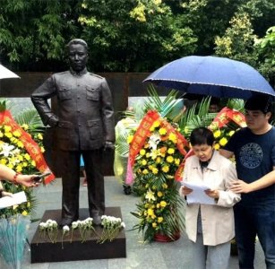 ​2016年，陈寅恪之女陈流求，在姑夫俞大维葬礼上，一张罕见的留影