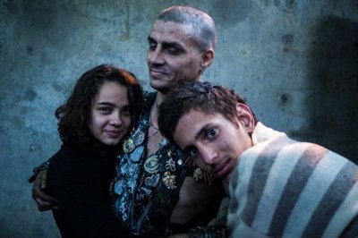 在其华丽的地表下有着不为人知的世界，他们被称作下水道儿童