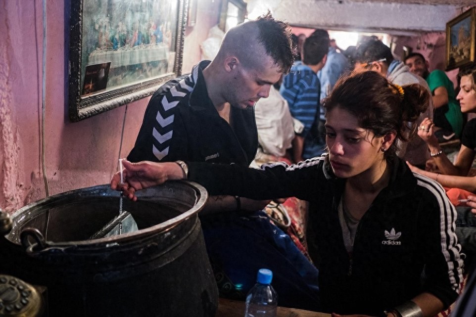 在其华丽的地表下有着不为人知的世界，他们被称作下水道儿童