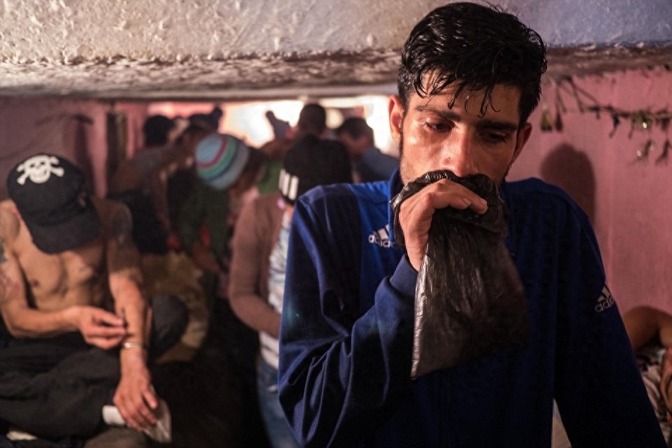 在其华丽的地表下有着不为人知的世界，他们被称作下水道儿童