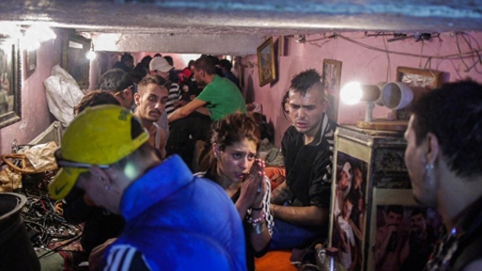 在其华丽的地表下有着不为人知的世界，他们被称作下水道儿童