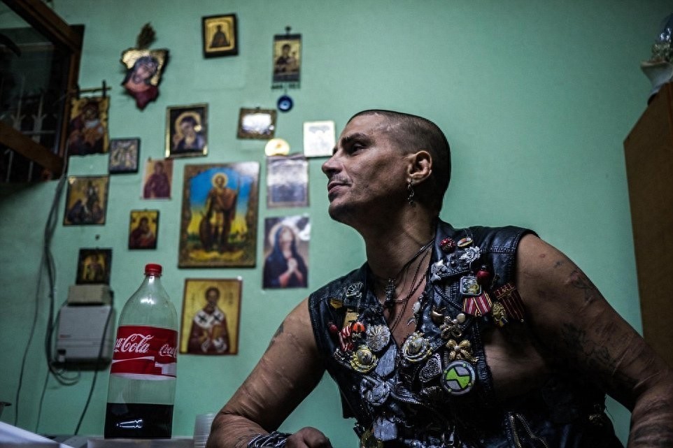 在其华丽的地表下有着不为人知的世界，他们被称作下水道儿童