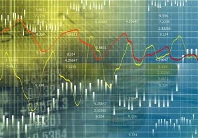 ​黑暗里猫头鹰发出恐怖的叫声